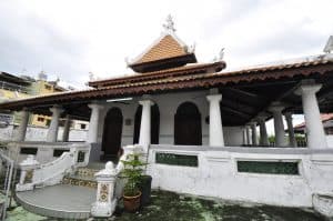 Bangunan Masjid Tanah